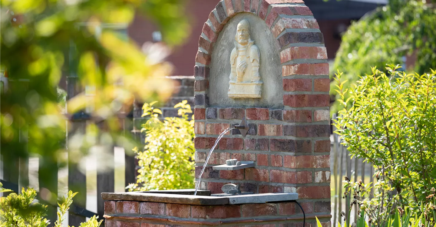 Wasserspiel im Garten (GS667907.jpg)